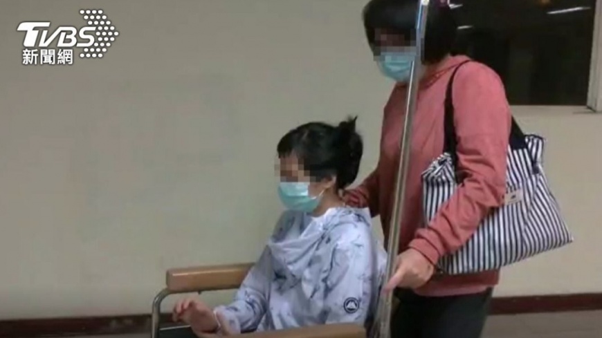屏東戳眼案受害女店員。(圖/民眾莊全成提供)
