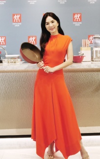 Ella透露月底將會與好姊妹一起出遊。（圖／德國雙人牌提供）