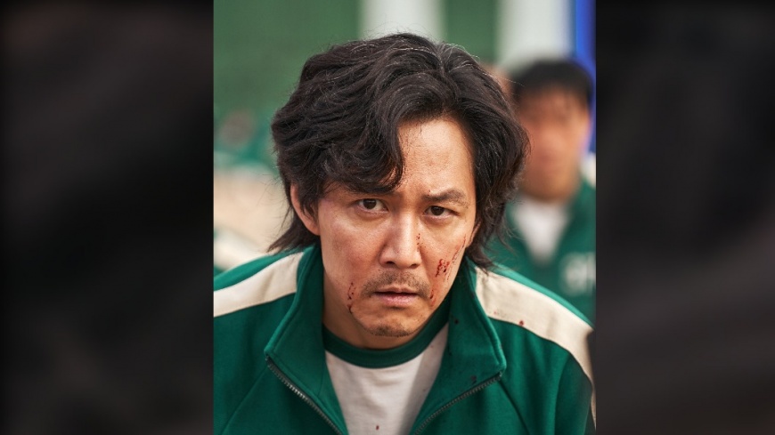 李政宰入圍金球獎最佳男主角，可惜輸給傑瑞米·史壯，與視帝擦身而過。(圖／Netflix提供)