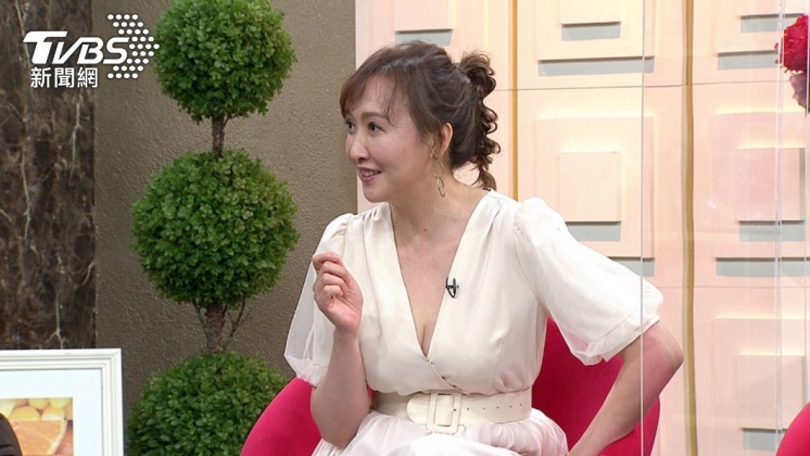  Julie上《聽媽媽的話》分享慘痛的婦科疾病史。（圖／年代提供）