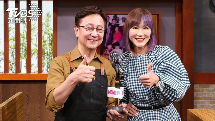 《大雲時堂》主持人李四端(左)專訪高怡平。(圖/MOMOTV 75台提供)