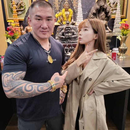 館長和奎丁約好要再一起拍片。(圖/翻攝自飆捍臉書)