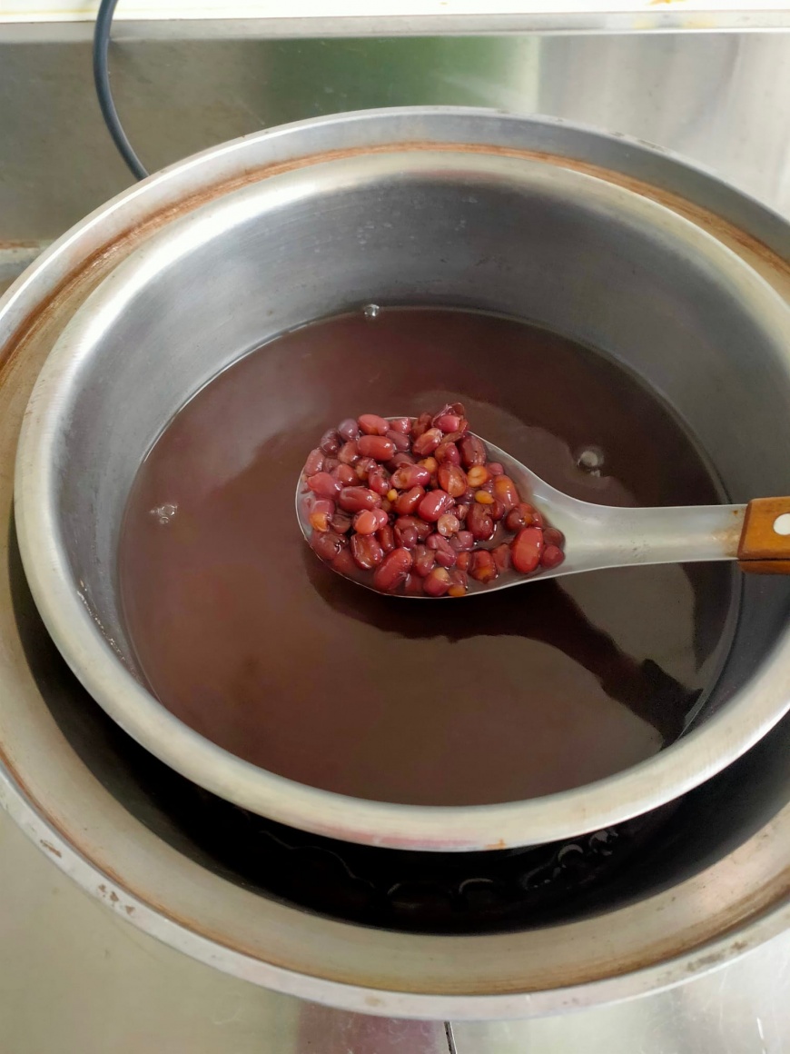 原PO上網求救該如何煮一鍋鬆軟香甜的紅豆湯。(圖/翻攝自臉書社團「廚藝公社」)