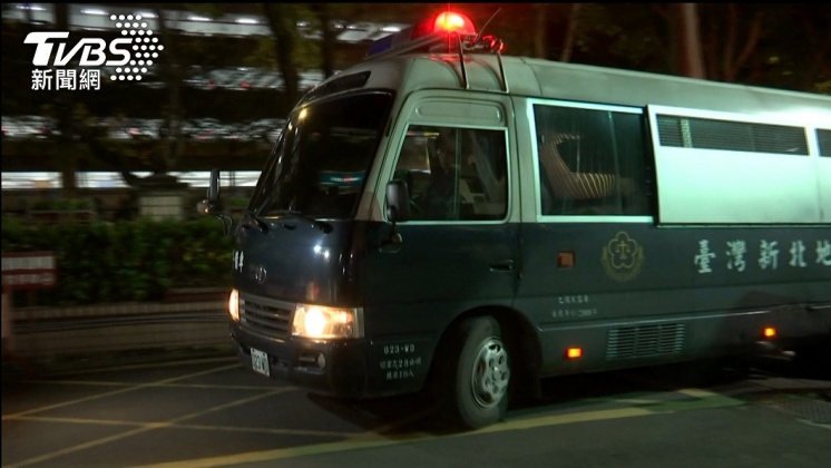 林秉樞今凌晨被帶上囚車羈押禁見。(圖/TVBS)