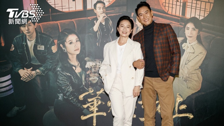 加賀美智久(圖右)因演出《華燈初上》人氣超高。(圖/Netflix、百聿數碼提供)
