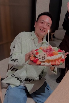 眾友人提前幫小鐘慶生。(圖/翻攝自小鐘 鐘昀呈臉書)