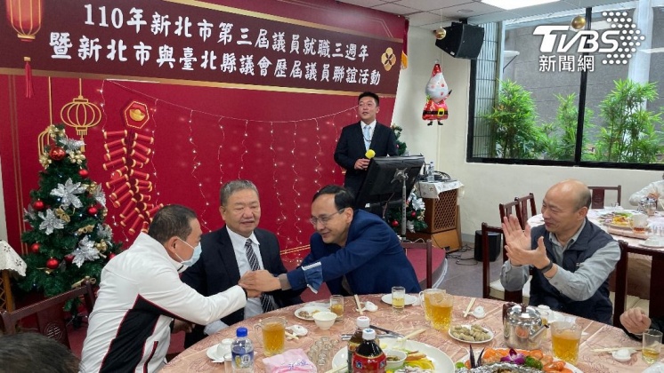 韓朱侯3人合體互動畫面曝光 韓國瑜被侯友宜當面問這句