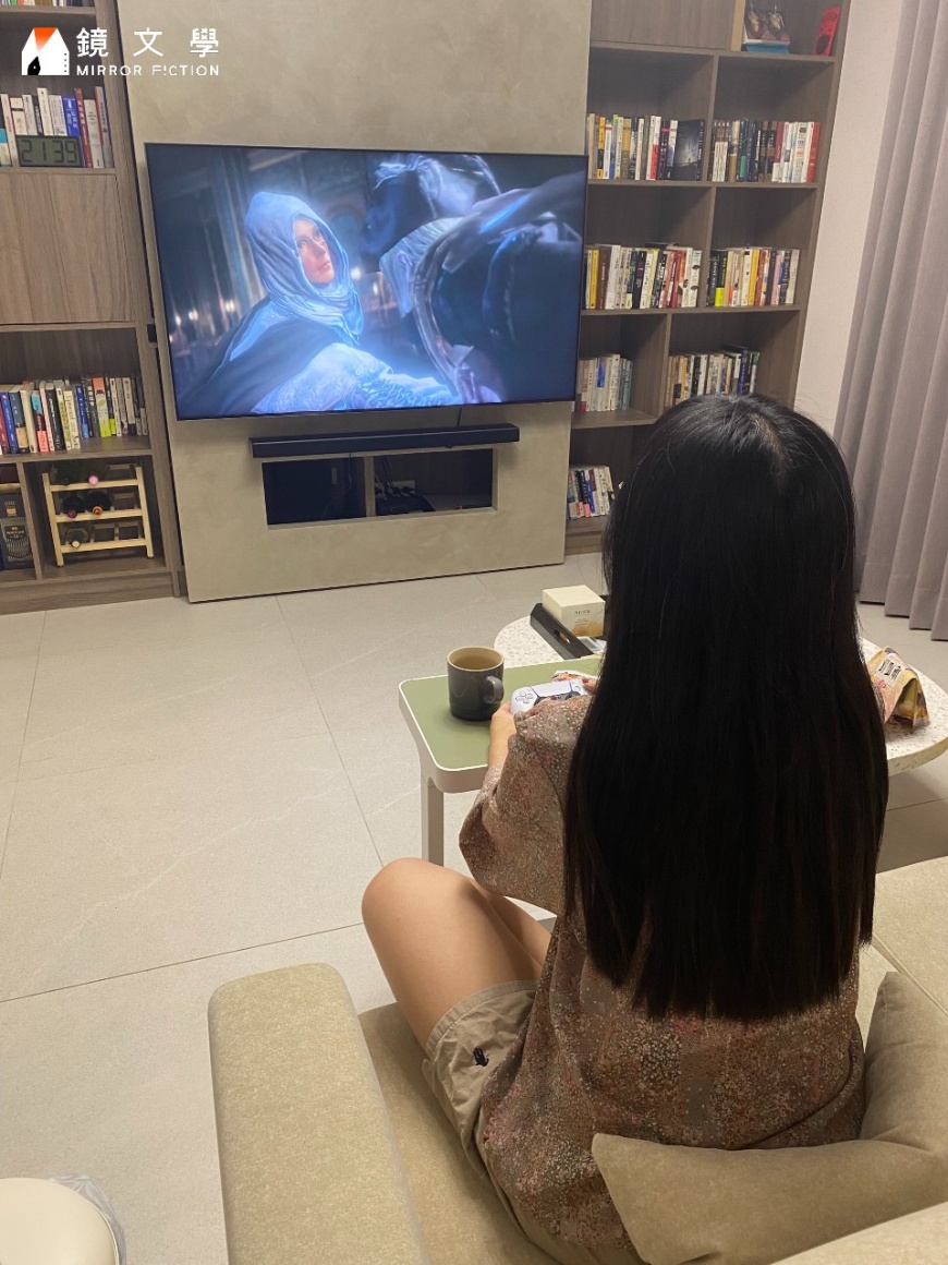 吳曉樂稱自己很多對世界的理解都是透過網路遊戲來的,所以《致命登入》寫盡了網路跟現實如何雙向滲透,彼此影響,「是一本獻給網路遊戲的情書」。(圖/吳曉樂提供)