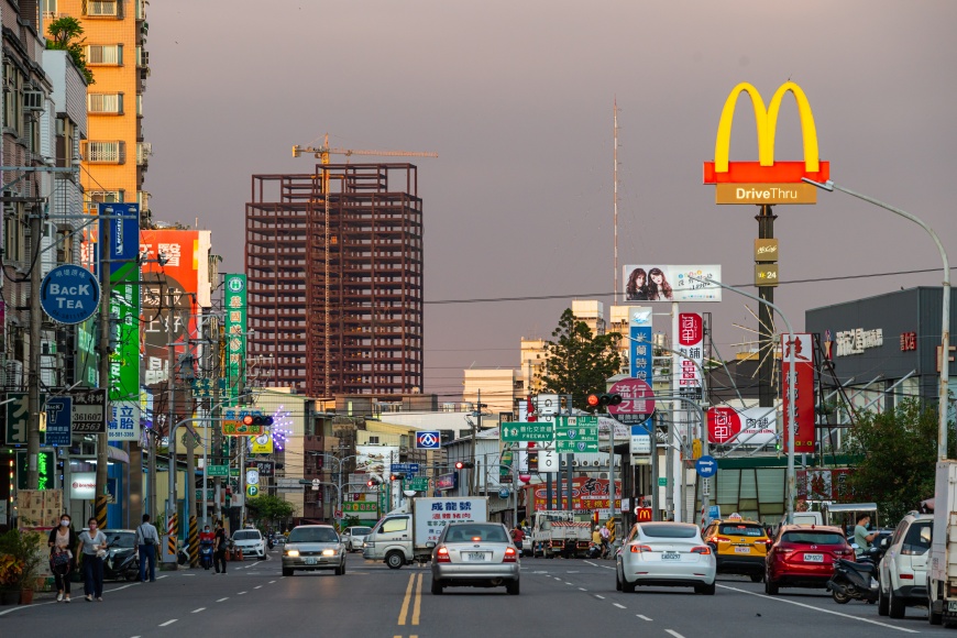 南科旁最成熟生活環境為善化市區,享有車站、商圈、教育、洽公等機能