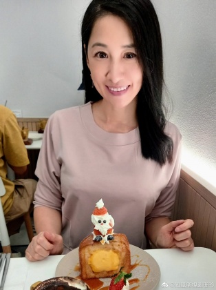 劉珊玲如今已恢復往日美麗自信面貌。(圖/翻攝自劉珊玲微博)