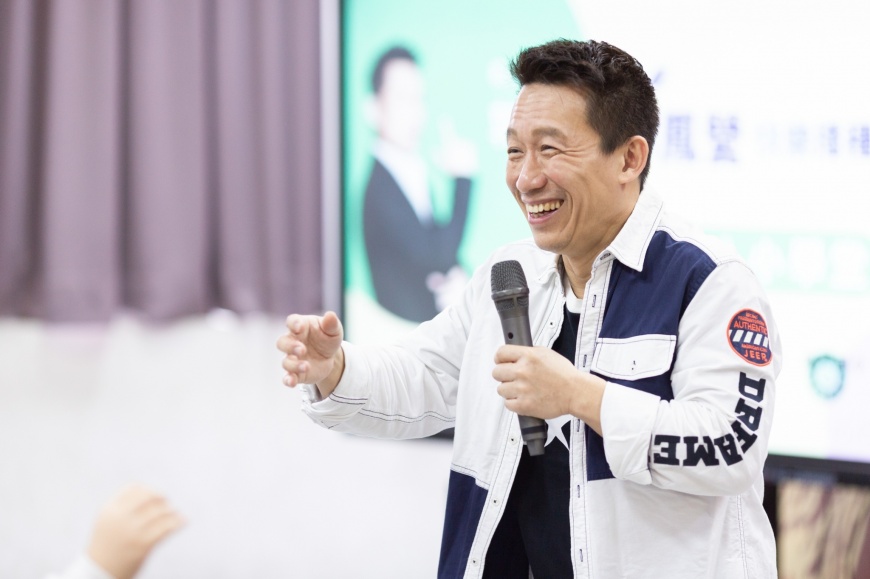 林鳳營快樂播種計畫-《名人小學堂》攜手郭子乾送禮物到偏鄉