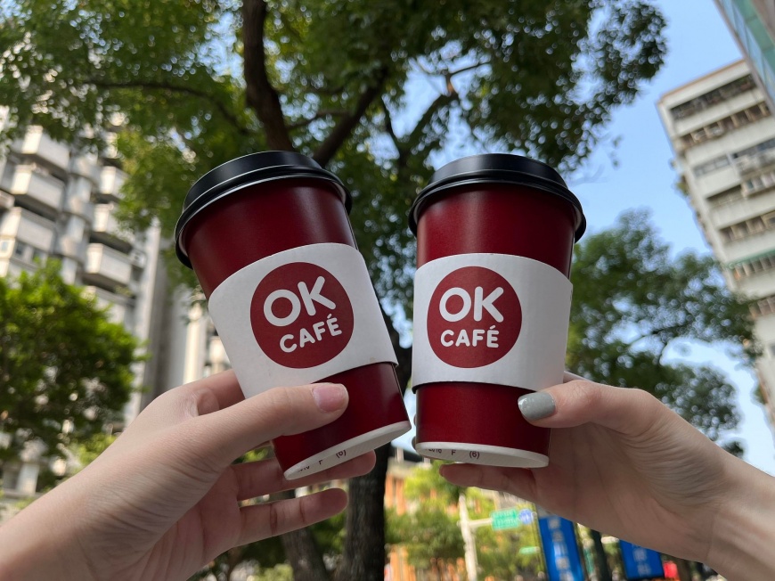 OK超商也推出咖啡飲品第二杯半價優惠。(圖/業者提供)