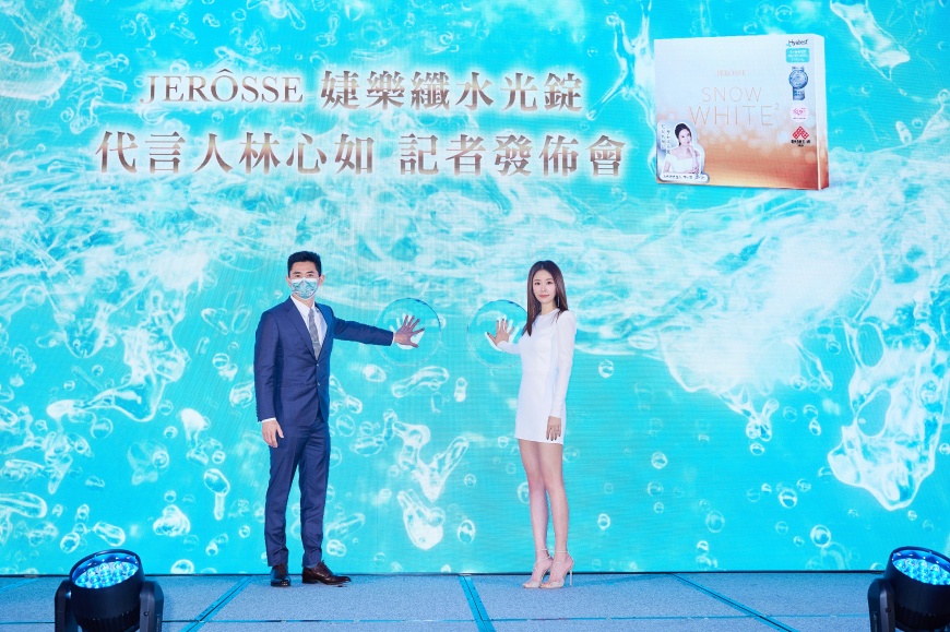 無店鋪行動加盟領導品牌「婕樂纖」主動出擊，與創辦人呂世博一同進行簽約。（圖／婕樂纖提供）