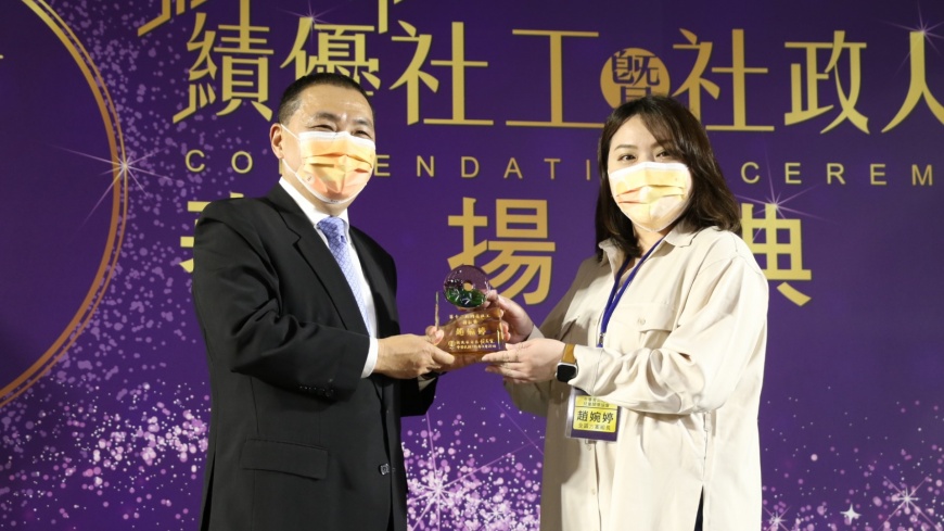 侯友宜市長與兒童關懷協會全區方案組長趙婉婷