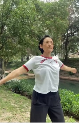 譚艾珍每天到億載金城運動。（圖／翻攝自譚艾珍臉書）