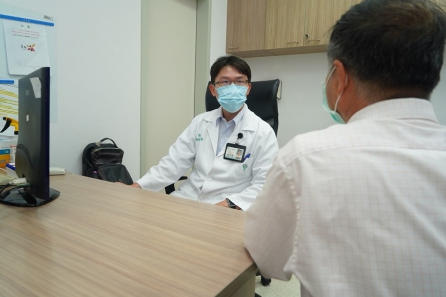 新型冠狀病毒也對肌肉、骨骼有可能受病毒影響，奇美醫學中心老年醫學科程信翰醫師提醒：「肌少症可能成為老少問題」