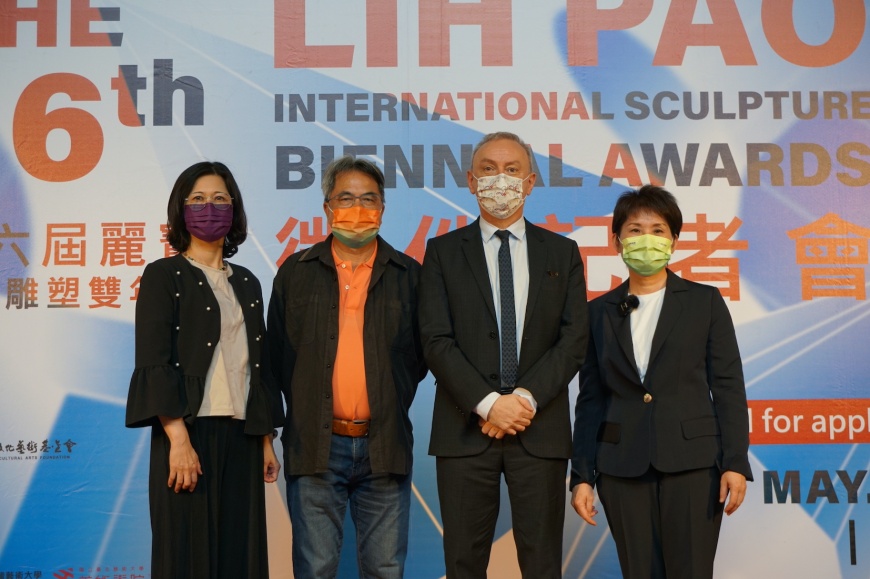 第六屆麗寶國際雕塑雙年獎徵件記者會合照＿文化部劉美芝專委(左起)、黎志文教授、法國在台協會公孫孟主任、麗寶文化藝術基金會吳秋賢執行長