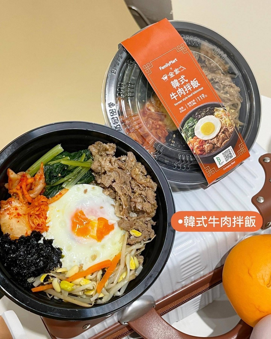 配菜滿滿的韓式風味拌飯。(圖/翻攝自臉書 韓勾ㄟ金針菇)