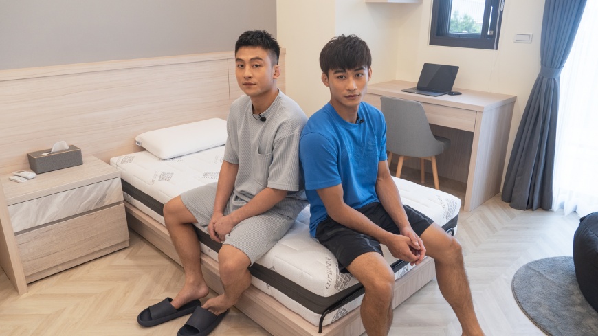 優質睡眠大使-楊勇緯 與 哥哥俊霆合體分享家人睡airweave愛維福-心得