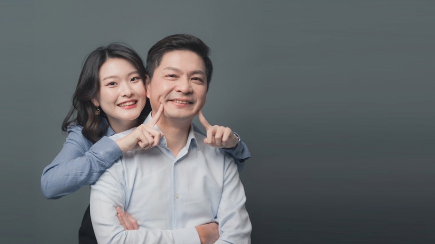 SMILE 近視雷射夯！ 眼科名醫為愛女親自操刀