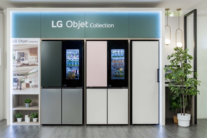 LG InstaViewTM敲敲看門中門Objet Collection®與LG WiFi變頻直立式冷凍櫃Objet Collection®,打破傳統冰箱非黑即白的設計,並搭配規格進行雙重升級,打造美型與機能兼具的廚房家電。