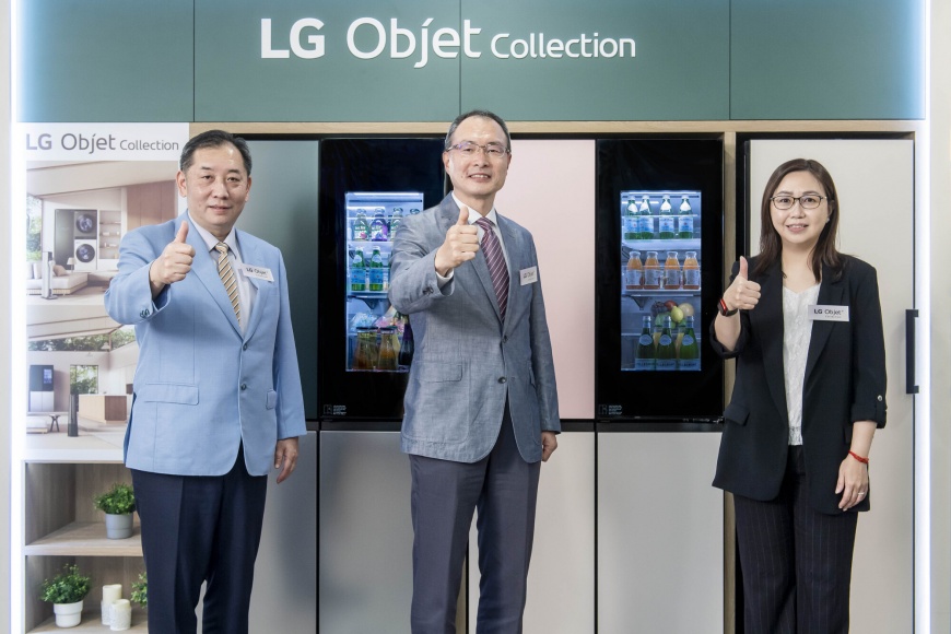 LG Objet Collection® 調和美學傢電系列多元產品陣容,首度強勢登台,左起台灣LG電子 家電營業部 副總經理羅時景、台灣 LG電子 董事長 宋益煥、台灣LG電子 行銷部協理 紀庭蓁。