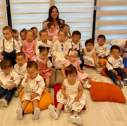 孩子多到需要請保母來照顧。(圖/翻攝自batumi_mama IG)