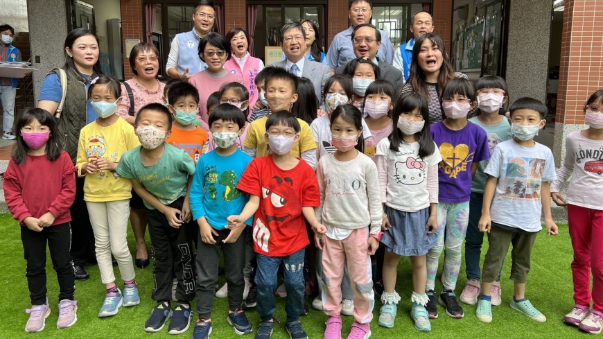 「班班吃石斑」上路　楊文科與學童大啖清蒸石斑魚