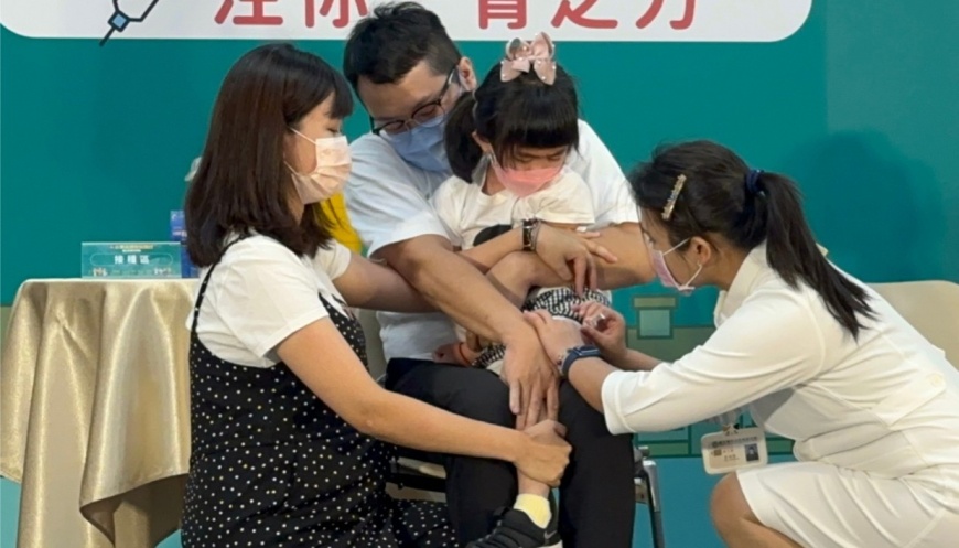 疫情鬆綁疫苗施打意願低迷,專家建議增加BA.4/5疫苗選項提高打氣。