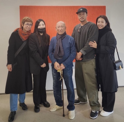 趙銀政挽著蘇志燮。(圖/翻攝自朴栖甫IG)