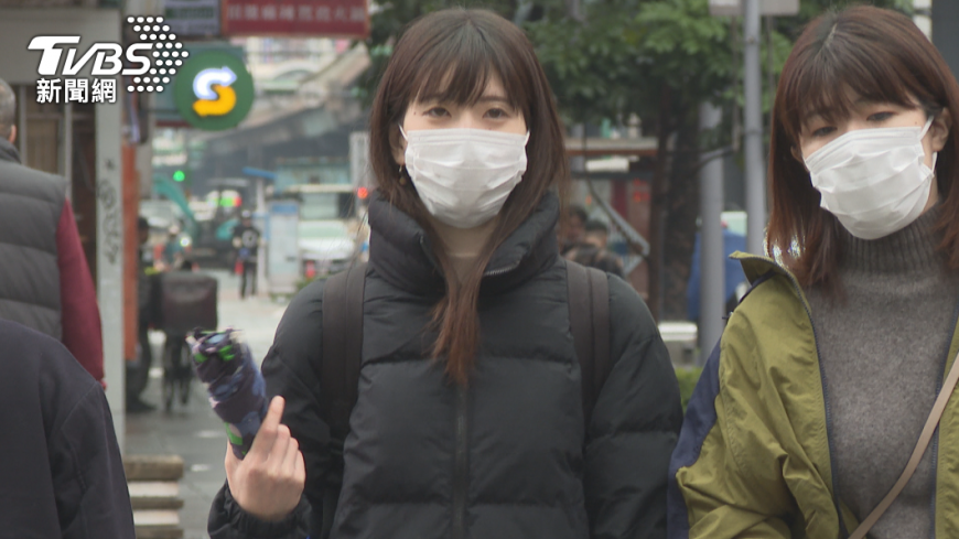 氣溫驟降,民眾要注意溫差和保暖措施。(圖/TVBS資料照)