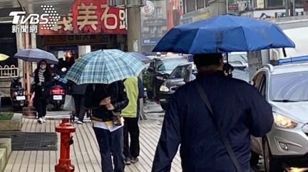 春雷春雨報到!補班日陰雨綿綿 「這地方」卻亮高溫警報