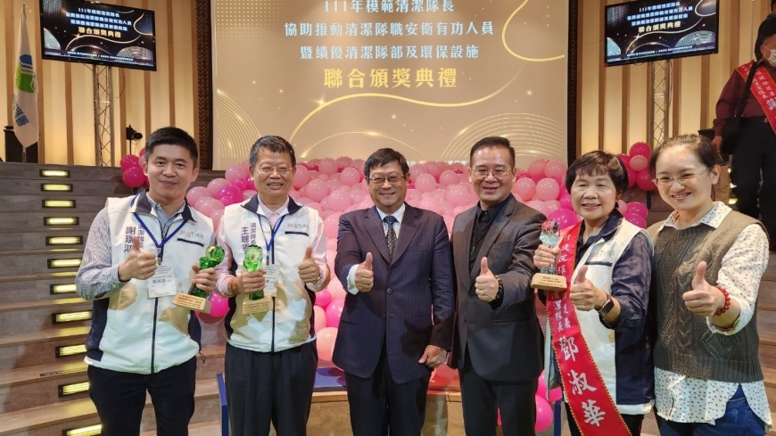泰山區隊鄧淑華獲頒模範清潔隊長 展現女力風華 新北三重及新店清潔隊場區管理同獲中央肯定