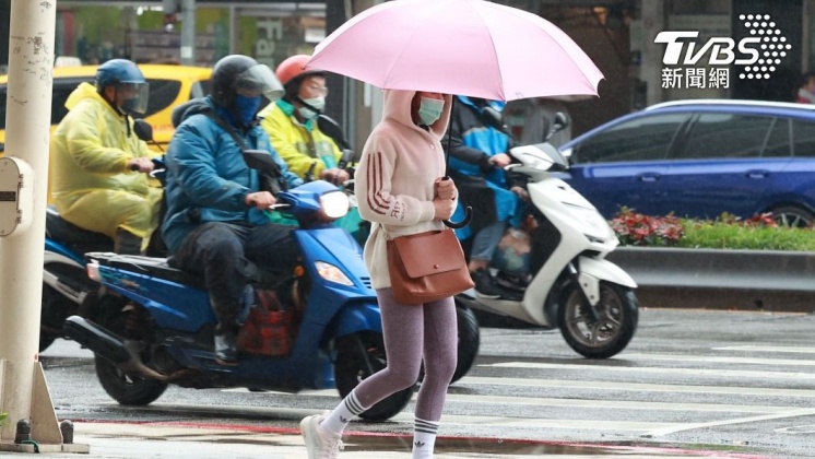 週四另一波鋒面雨帶通過。（示意圖／TVBS）