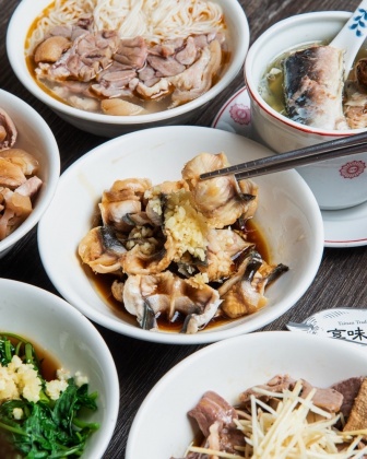 蒜香鰻魚。（圖／傻妞吃台南提供）