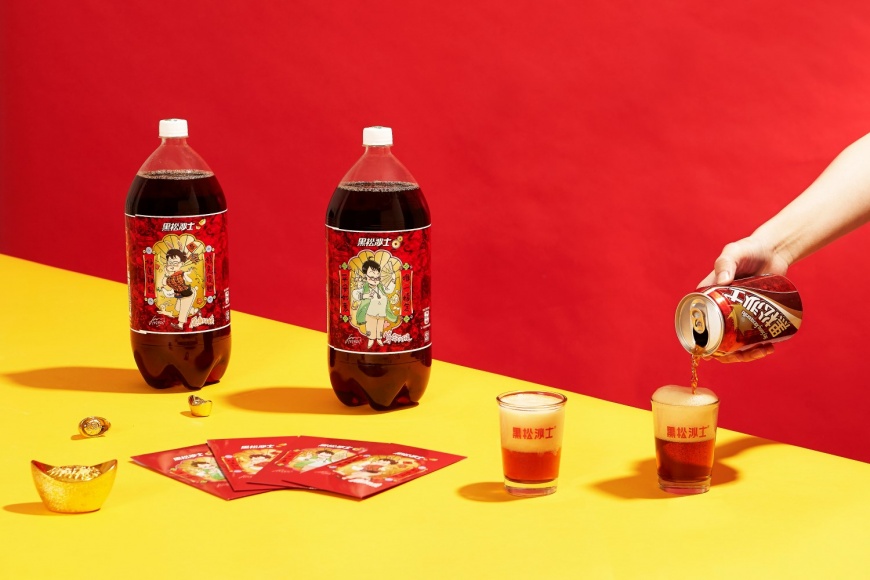 算命阿姨廖麗芳「降落」黑松沙士，絕對是今年必買年貨！