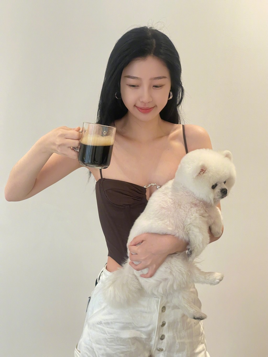 早上一杯黑咖啡,不僅可以提神醒腦還能幫助腸道蠕動。(圖/翻攝自微博)