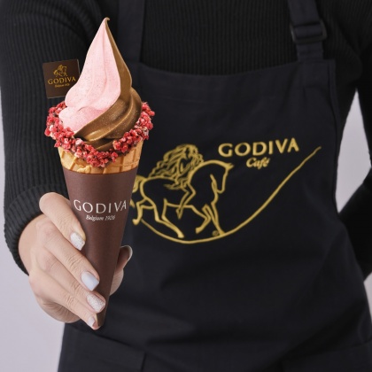 「草莓巧克力霜淇淋」強勢回歸。(圖/GODIVA提供)