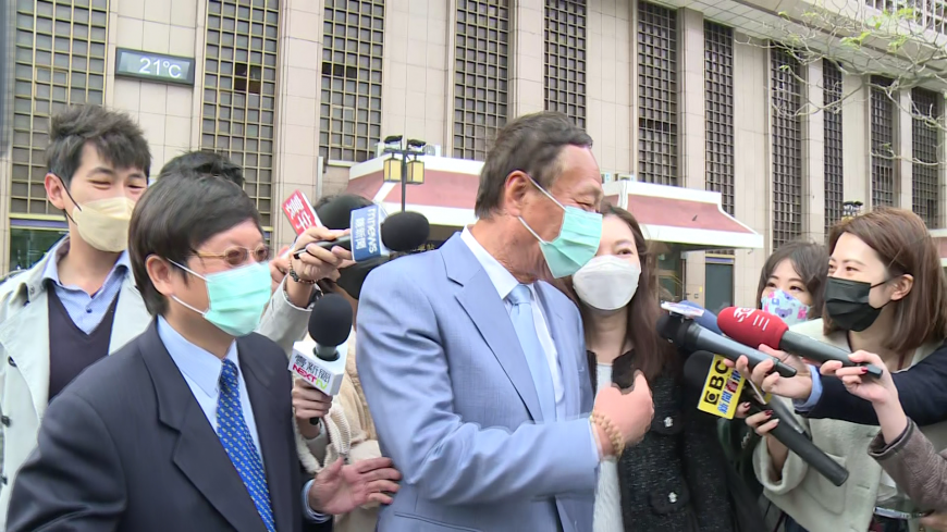 郭董總統路卡這關! 被問挺郭選總統? 曾馨瑩「微笑搖搖頭」
