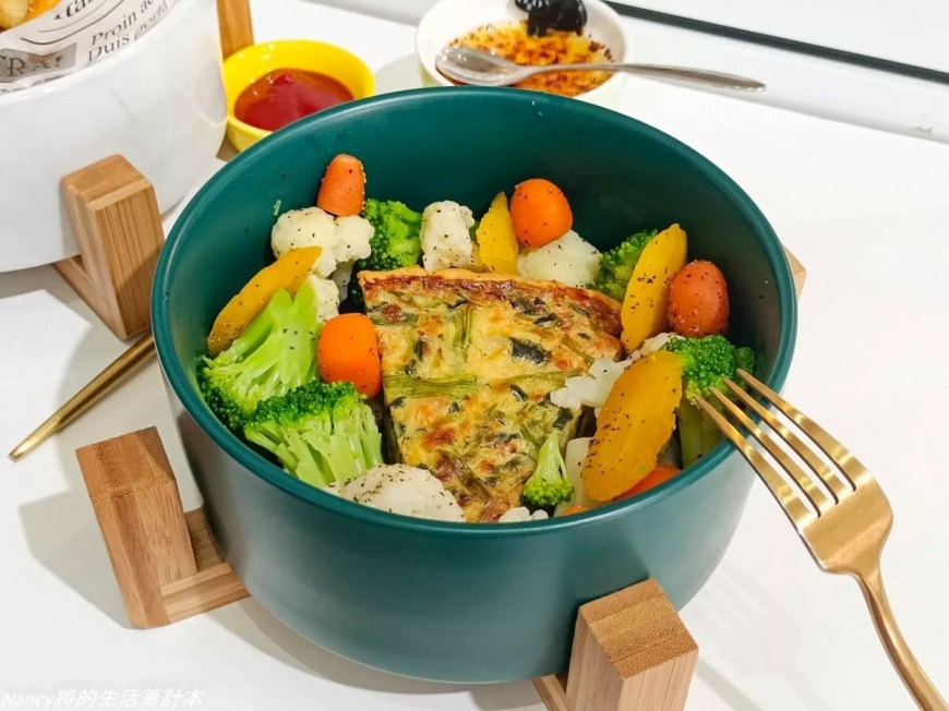 「法式菠菜鮭魚鹹派套餐」份量吃起來相當滿足。(圖/Nancy將的生活筆計本提供)