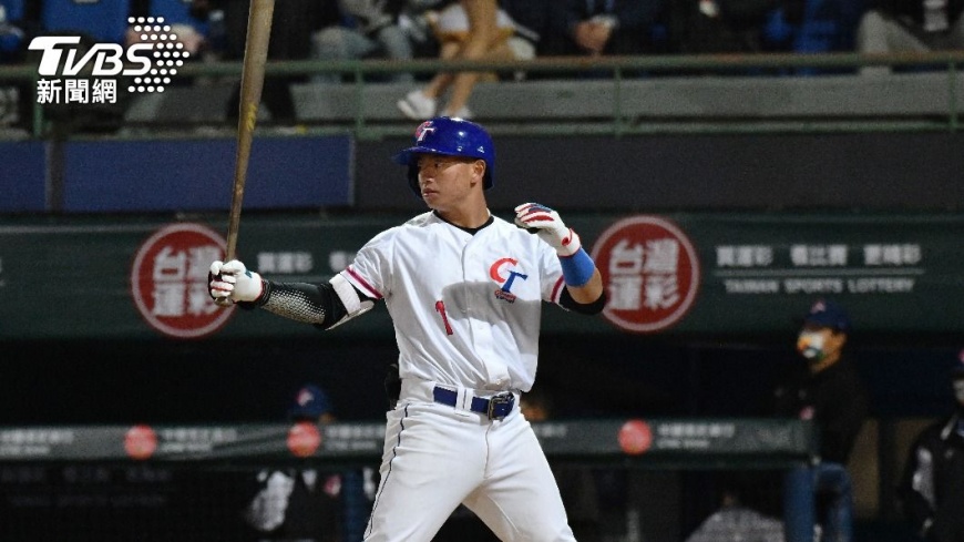 鄭宗哲於2局上開轟收下2分。(圖/胡瑞麒攝)