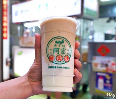 「阿宏綠豆沙牛乳專門店」在員林第一市場的巷子內。(圖/艾薇覓食趣提供)