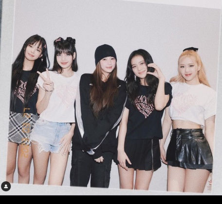 歐陽娣娣合照BLACKPINK還站C位。（圖／翻攝自歐陽娣娣IG）