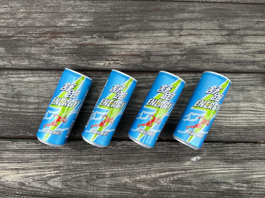 你提神都喝什麼牛?「舒跑Energy能量飲」四月上市, 全新首創配方:電解質加牛磺酸,有閃電最牛!