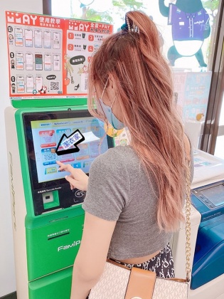 即日起潔衣家舉辦「洗香香~抽香香!」活動,5月底前使用55688 APP點選衣物送洗,輸入序號TW666享全品項9折,只要滿499元就有機會可抽到最夯樂天女孩李多慧的簽名球 (限量6顆)。