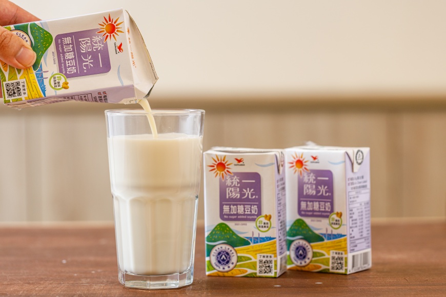 「統一陽光無加糖豆奶」榮獲A.A. TASTE AWARDS 評鑑三星最高等級美味的優質豆奶。