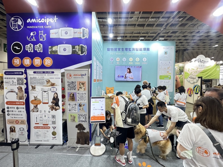 今年七月份寵物展不少民眾帶著毛孩前往體驗。