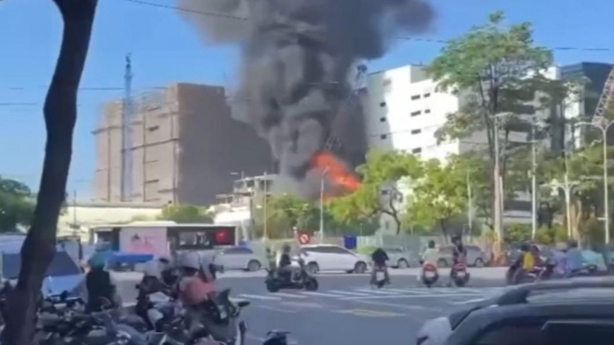 楠梓加工區塑膠場驚傳爆炸火勢。(圖/記者爆料網)