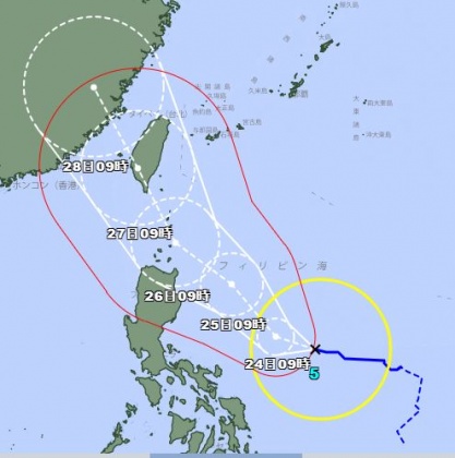 日本氣象廳今日預測,颱風將轉彎,恐從台灣南部貫穿。(圖/翻攝自日本氣象廳官網)