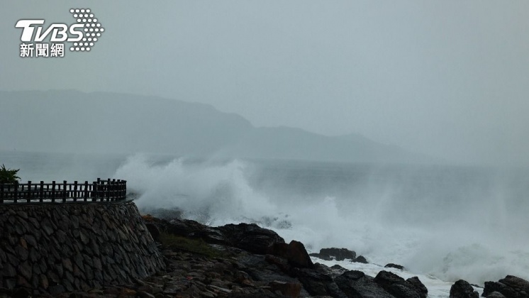 全台恐輪流強風豪雨。(示意圖/黃城碩攝)